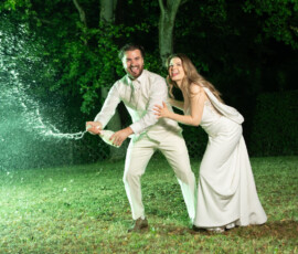 Exklusive Hochzeitsfotografie & Film Momente, die bleiben. Echte Emotionen, kleine Augenblicke und große Gefühle – als Hochzeitsfotograf halten wir eure Geschichte in natürlichen und zeitlosen Bildern für die Ewigkeit fest.